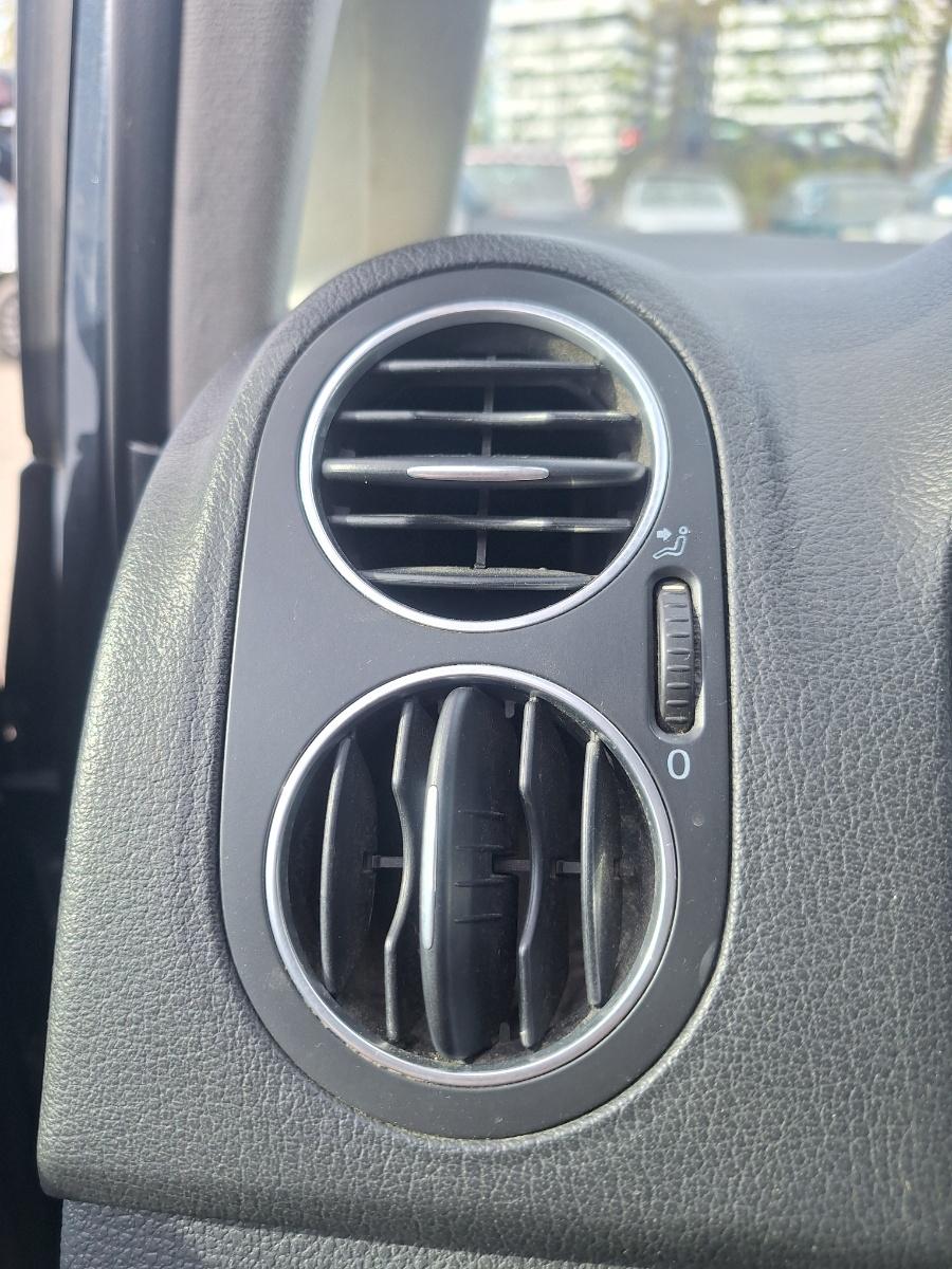 Grila de ventilatie laterala panou de bord stanga VOLKSWAGEN GOLF PLUS 5M1, 521 2004 - 2013 2.0 TDI BMM