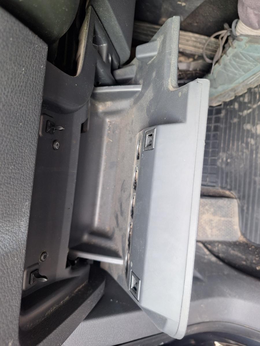 Compartiment/spatiu de depozitare panou de bord stanga VOLKSWAGEN GOLF PLUS 5M1, 521 2004 - 2013 2.0 TDI BMM