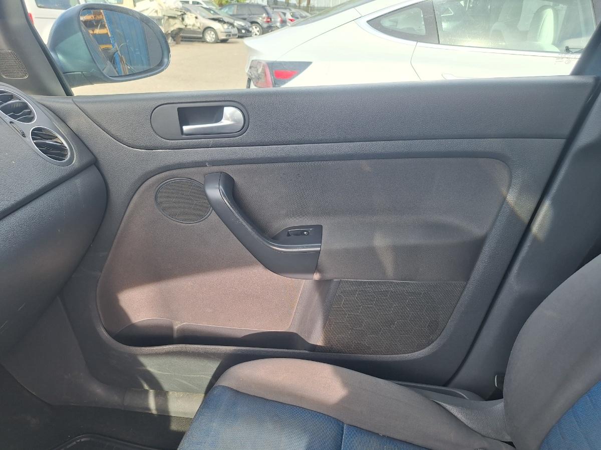 Tapiterie panou portiera fata dreapta VOLKSWAGEN GOLF PLUS 5M1, 521 2004 - 2013 2.0 TDI BMM