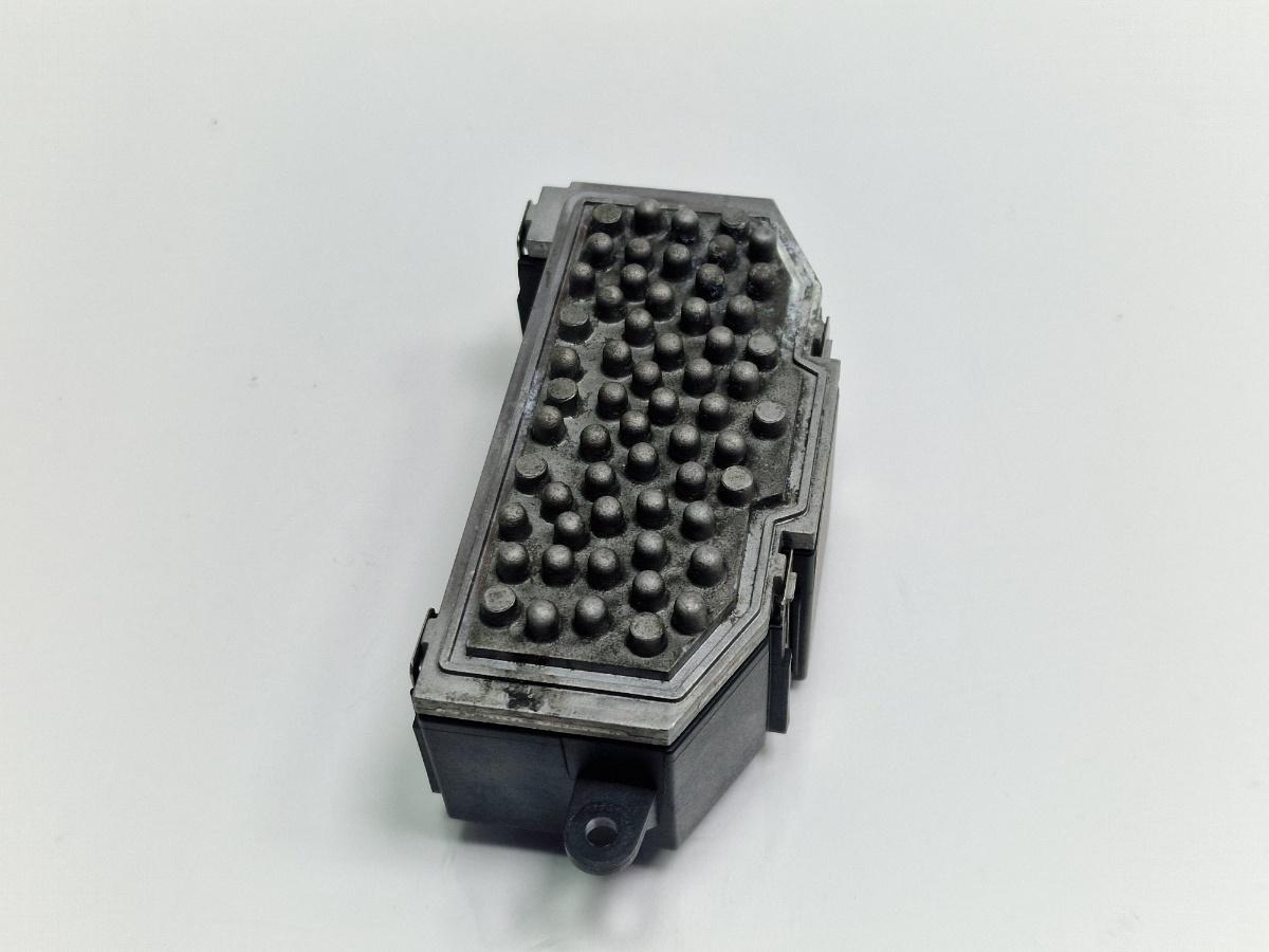 Rezistenta trepte aeroterma VOLKSWAGEN JETTA IV 162, 163, AV3, AV2 2009 -> 1.2 TSI CBZB BOSCH F 011 500 081 3C0907521F