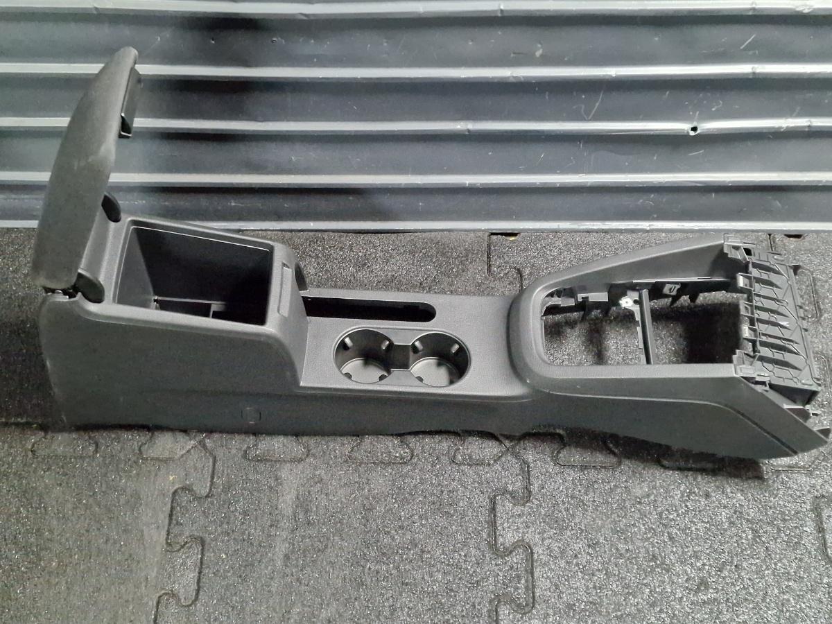 Consola centrala VOLKSWAGEN JETTA IV 162, 163, AV3, AV2 2009 -> 1.2 TSI CBZB 5C7863241C