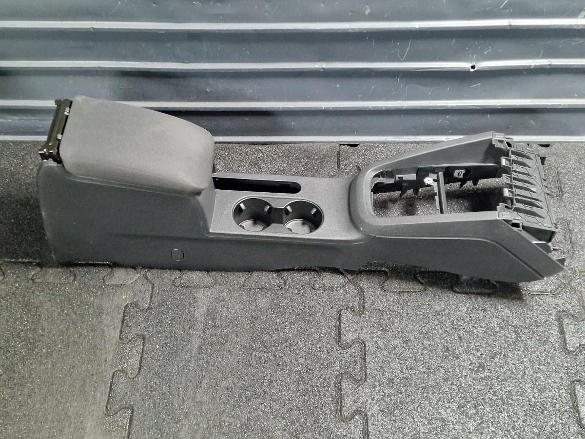 Consola centrala VOLKSWAGEN JETTA IV 162, 163, AV3, AV2 2009 -> 1.2 TSI CBZB 5C7863241C