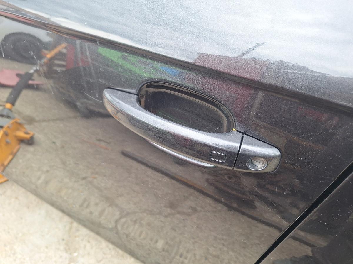 Maner exterior portiera fata stanga AUDI A4 IV Avant 8K5, B8 2007 - 2015 2.0 TDI CAGA, CJCA, CMEA, CMFA