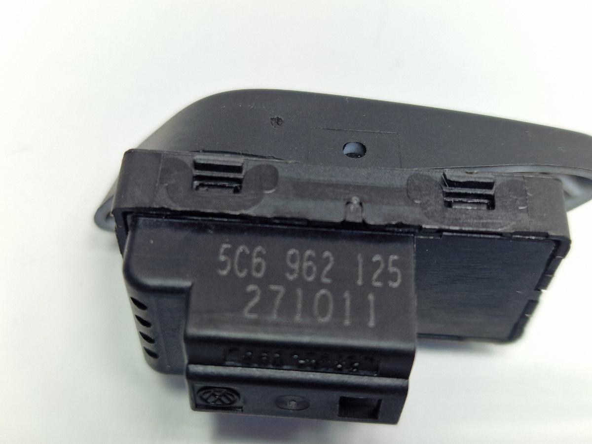 Buton inchidere centralizata VOLKSWAGEN JETTA IV 162, 163, AV3, AV2 2009 -> 1.2 TSI CBZB 5C6962125