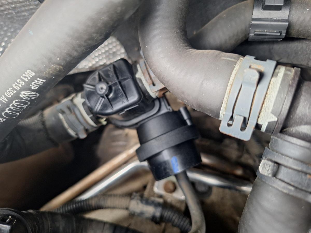 Supapa incalzitor lichid de racire AUDI A4 IV Avant 8K5, B8 2007 - 2015 2.0 TDI CAGA, CJCA, CMEA, CMFA