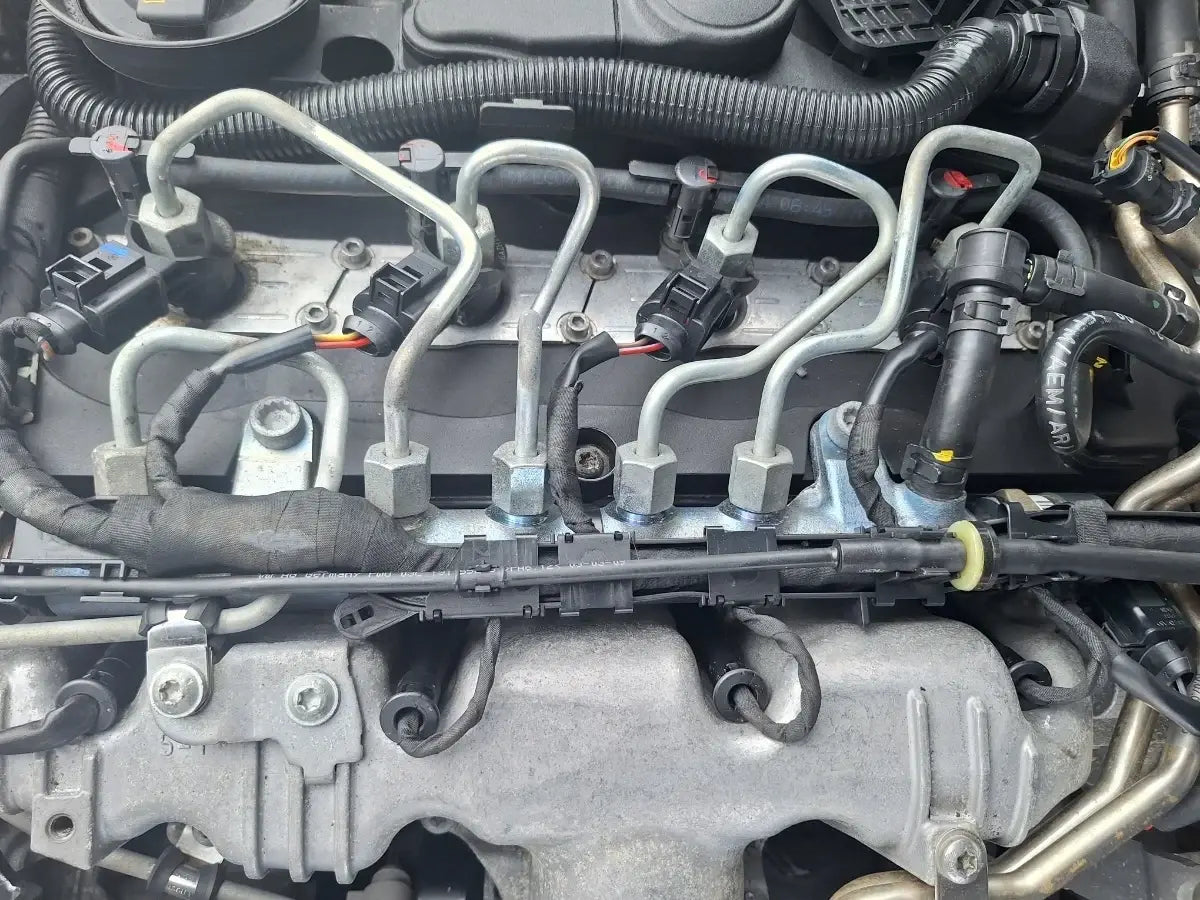 Kit injectie pompa + rampa+injectoare AUDI A4 IV Avant 8K5, B8 2007 - 2012 2.0 TDI CAGA 03L130755