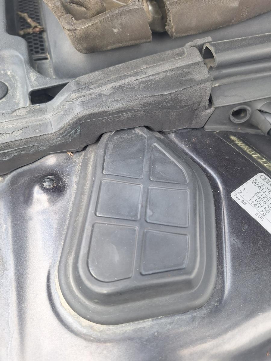 Capac vizitare articulatie dreapta fata AUDI A4 IV Avant 8K5, B8 2007 - 2015 2.0 TDI CAGA, CJCA, CMEA, CMFA