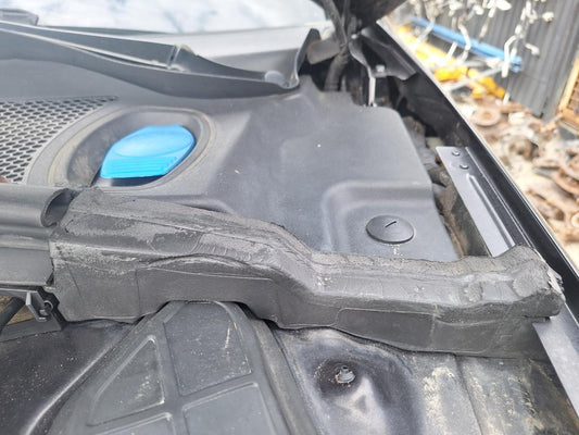 Burete Izolatie termica/fonica capota motor AUDI A4 IV Avant 8K5, B8 2007 - 2015 2.0 TDI CAGA, CJCA, CMEA, CMFA