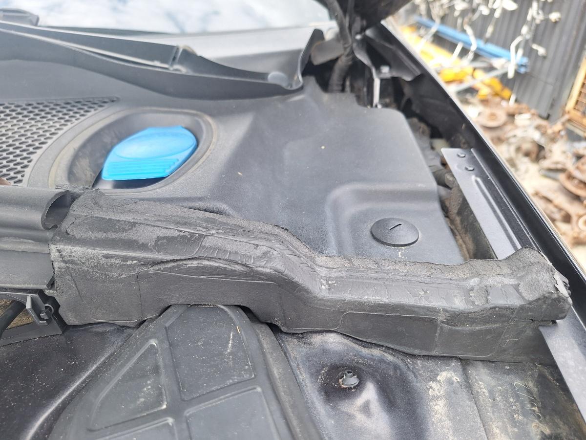 Izolație termică/fonică capotă motor AUDI A4 IV Avant 8K5, B8 2010 2.0 TDI CAGA 105KW|143HP 2010