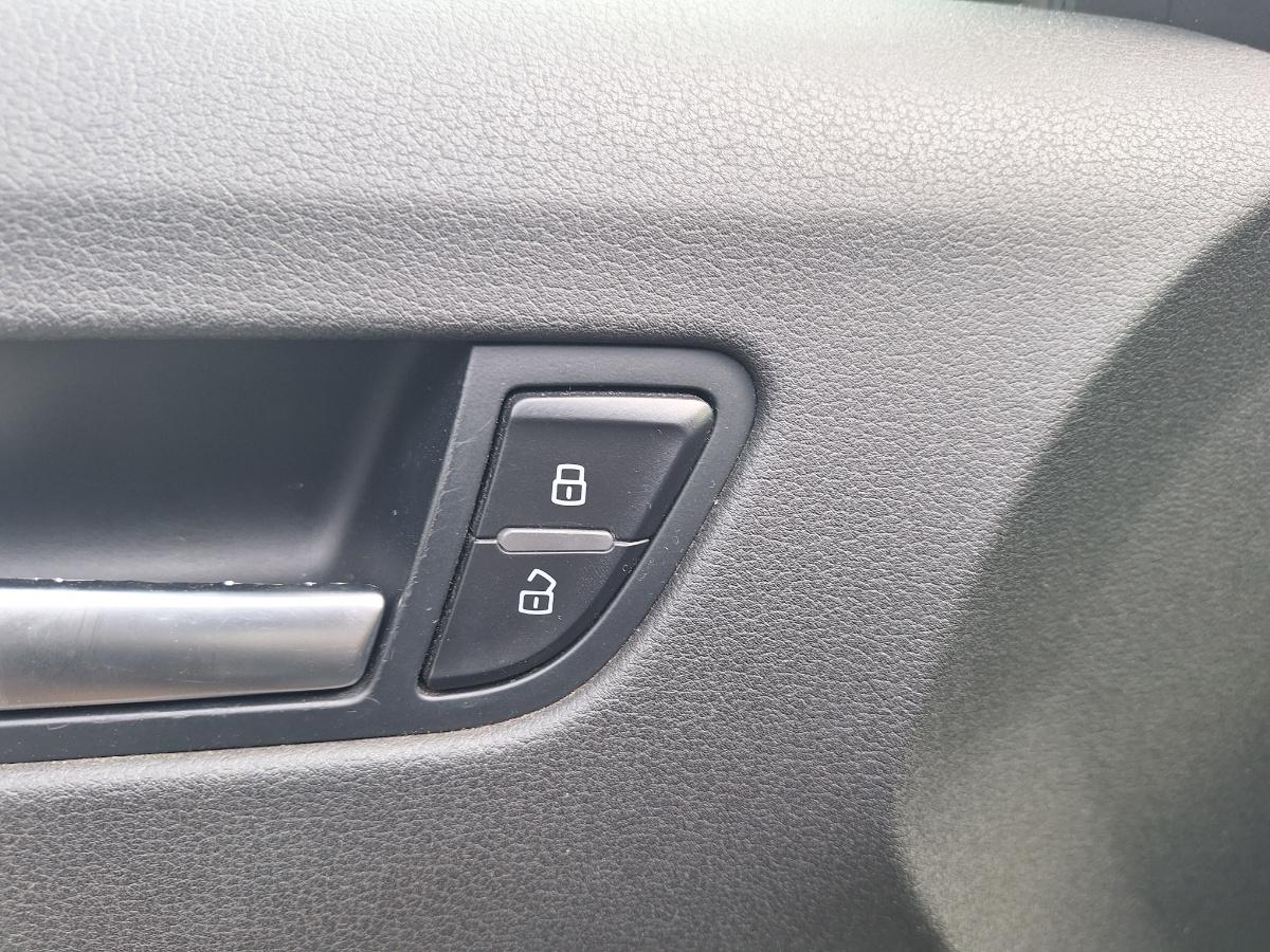 Buton blocare portiere AUDI A4 IV Avant 8K5, B8 2007 - 2015 2.0 TDI CAGA, CJCA, CMEA, CMFA