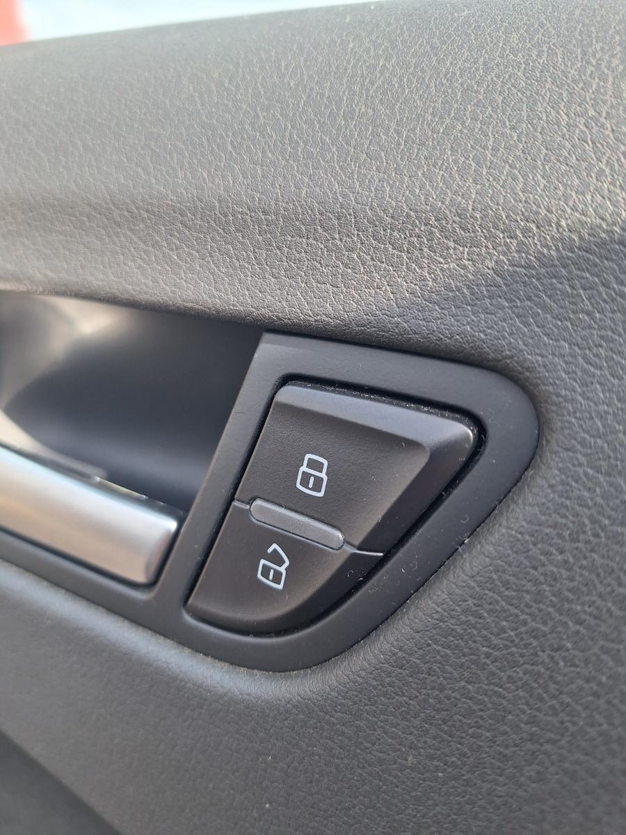 Buton blocare portiere AUDI A4 IV Avant 8K5, B8 2007 - 2015 2.0 TDI CAGA, CJCA, CMEA, CMFA