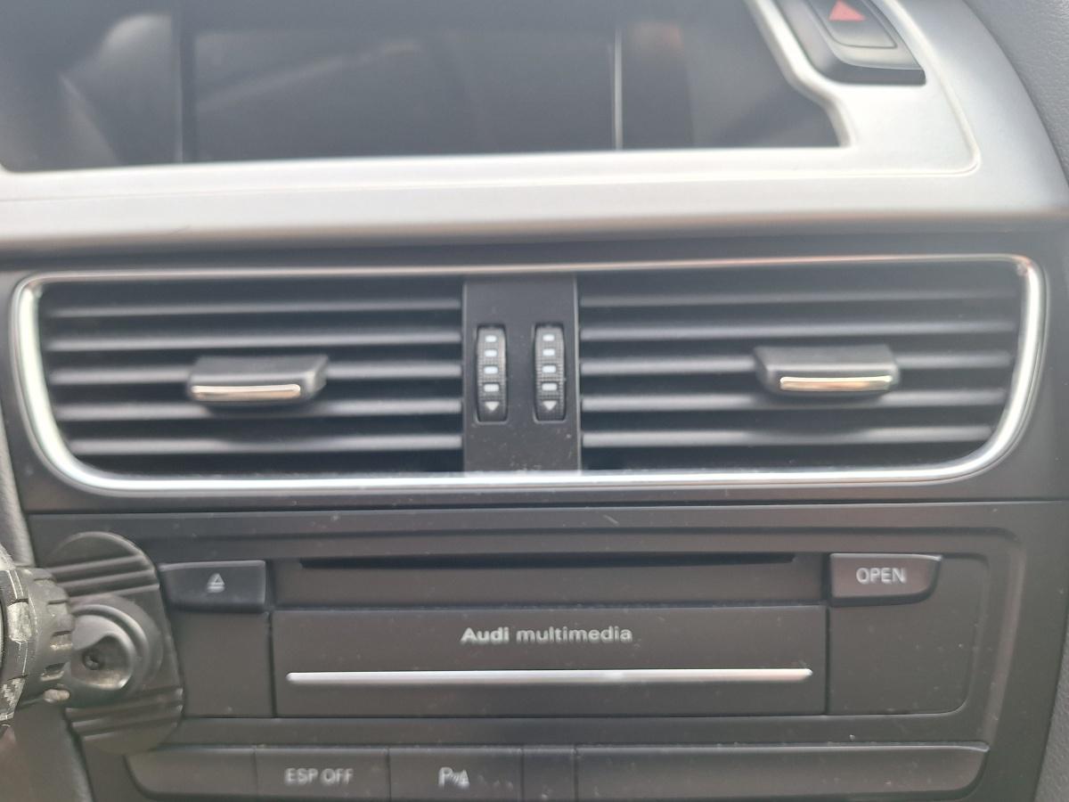 Grila de ventilatie bord centrala AUDI A4 IV Avant 8K5, B8 2007 - 2015 2.0 TDI CAGA, CJCA, CMEA, CMFA