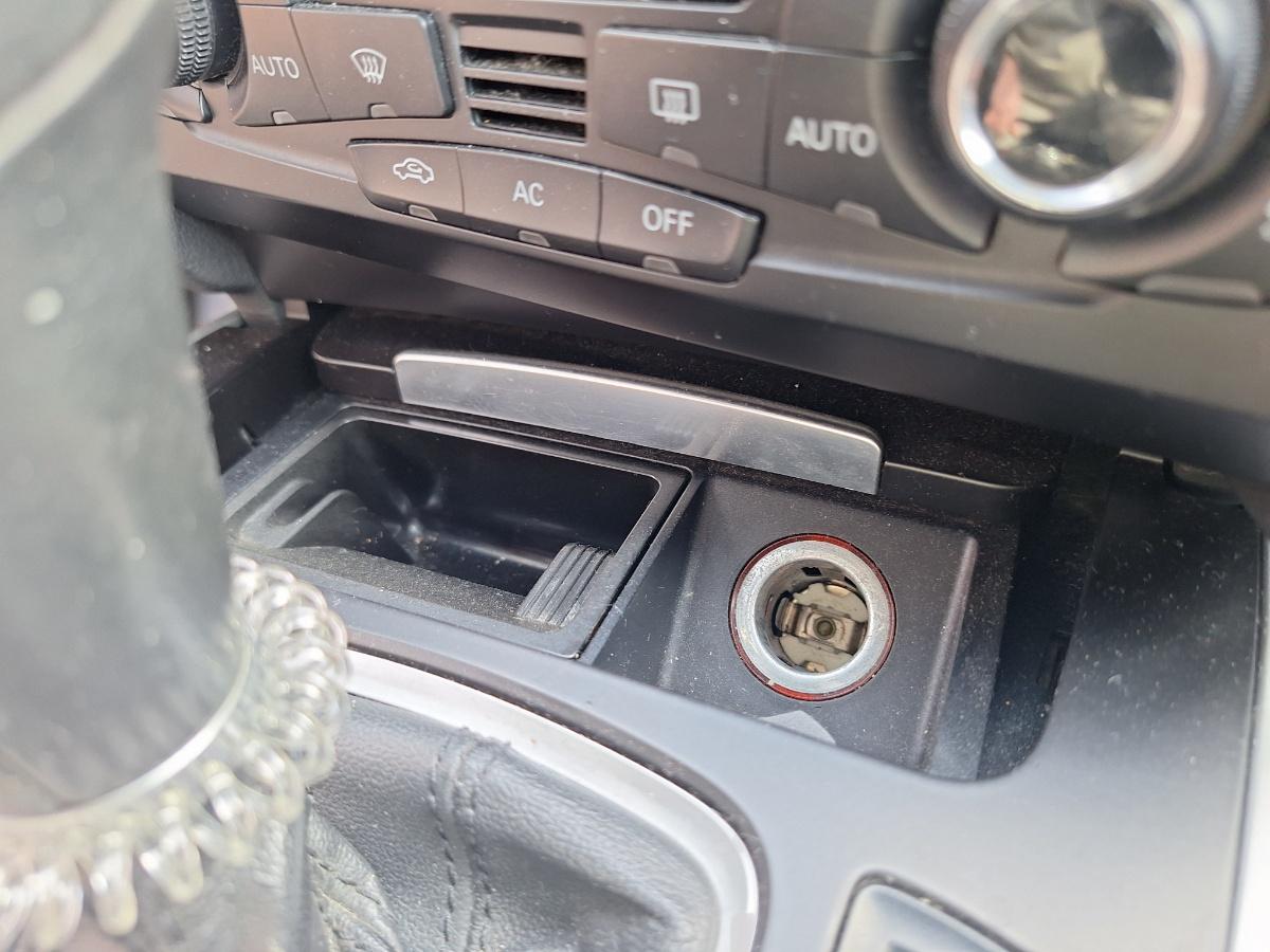 Scrumiera (fata) AUDI A4 IV Avant 8K5, B8 2007 - 2015 2.0 TDI CAGA, CJCA, CMEA, CMFA
