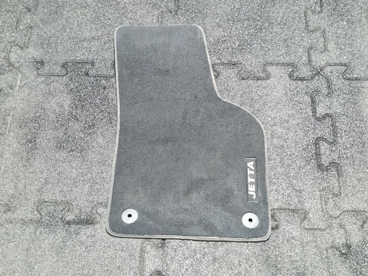 Covoras dreapta fata VOLKSWAGEN JETTA IV 162, 163, AV3, AV2 2009 -> 1.2 TSI CBZB 5C7061270A