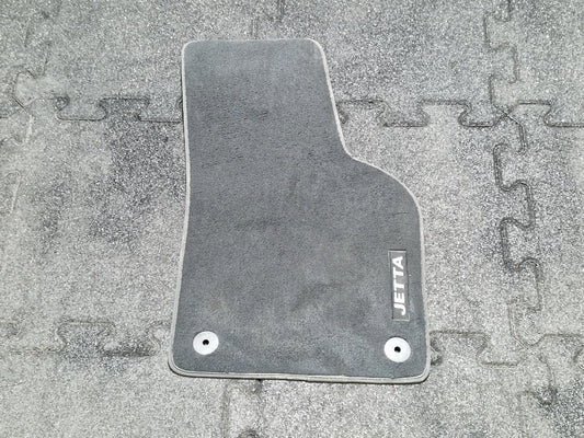 Covoras dreapta fata VOLKSWAGEN JETTA IV 162, 163, AV3, AV2 2009 -> 1.2 TSI CBZB 5C7061270A