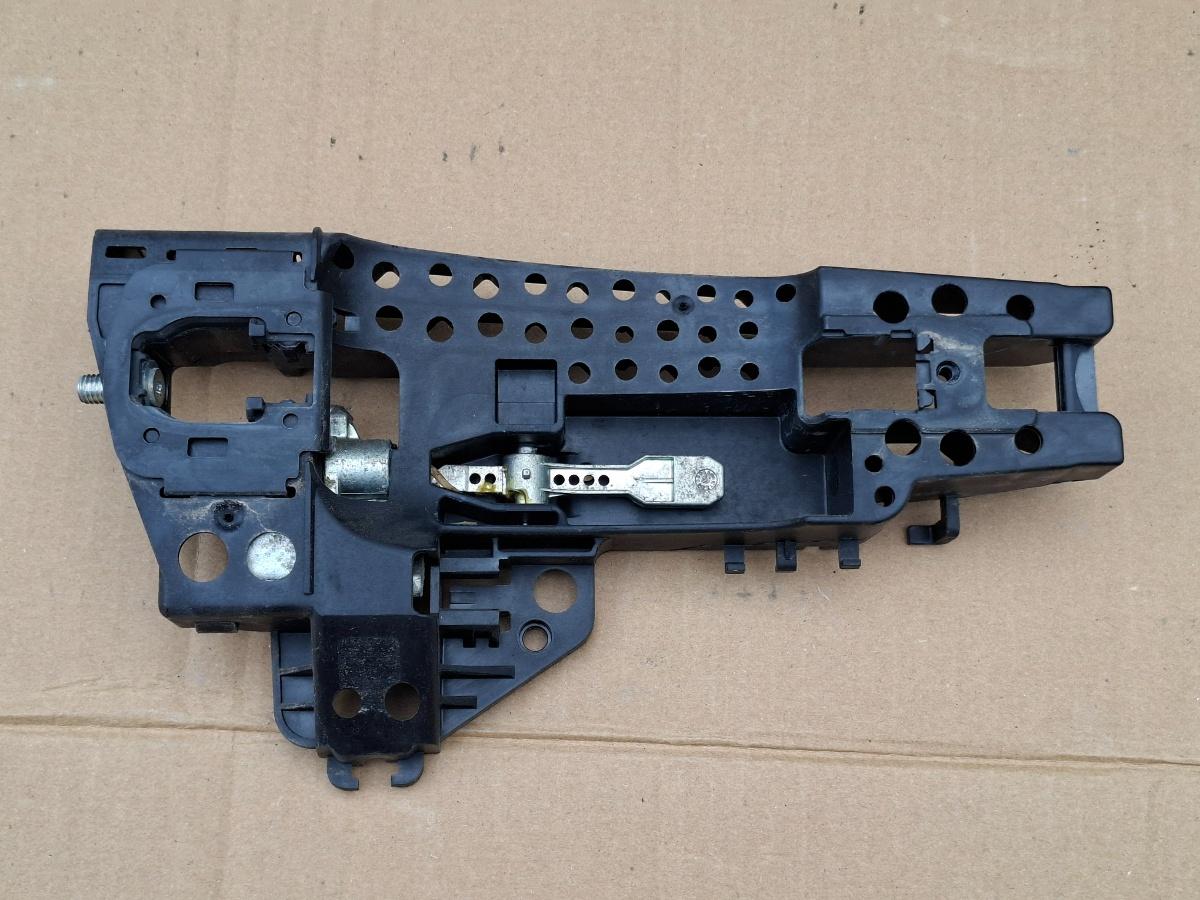 Maner/suport exterior portiera spate dreapta AUDI A4 IV Avant 8K5, B8 2007 - 2015 2.0 TDI CAGA, CJCA, CMEA, CMFA 8T0837886A