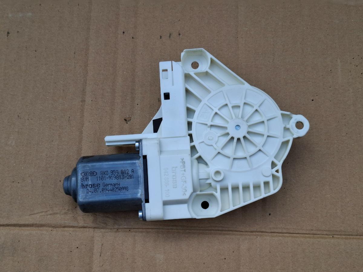 Motoras geam dreapta spate AUDI A5/S5 8T3 2007 - 2017 8K0959812A