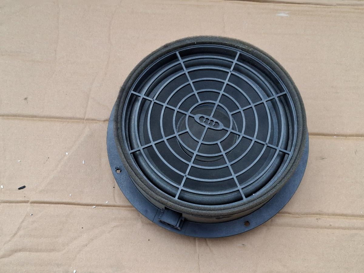 Difuzor portiera fata AUDI A4 IV Avant 8K5, B8 2007 - 2015 2.0 TDI CAGA, CJCA, CMEA, CMFA 8R0035415A