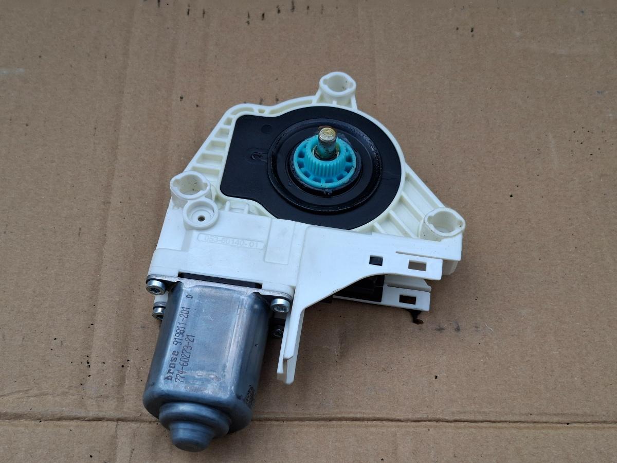 Motoras geam dreapta spate AUDI A4 IV Avant 8K5, B8 2007 - 2015 2.0 TDI CAGA, CJCA, CMEA, CMFA VAG 8K0959812A