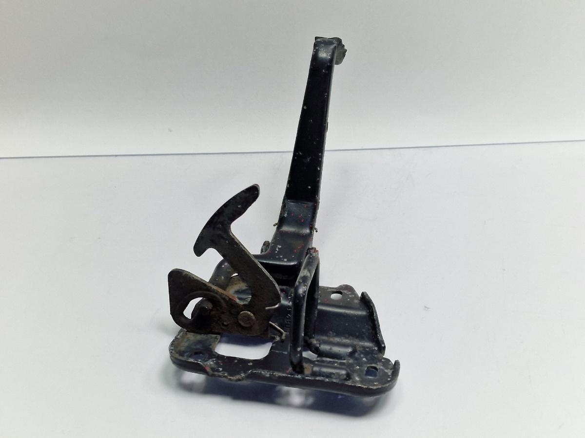 Maner deschidere capota motor AUDI A4 Avant 8D5, B5 1994 - 2001 1.6 1.6 1.6 ALZ 8D0823480D