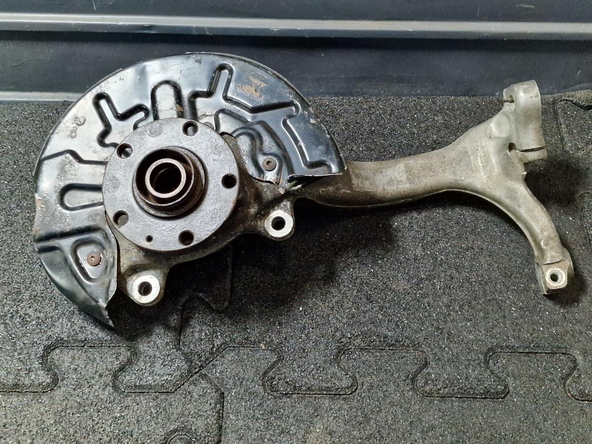 Fuzeta stanga fata AUDI A4 III Avant 8ED, B7 2004 - 2008 2.5 TDI BDG 8E0407253E