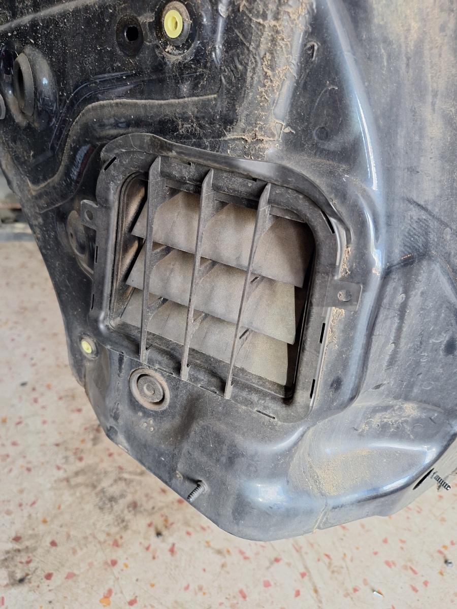 Grilaj portbagaj stanga AUDI Q5 8RB 2008 -> 2.0 TDI quattro CAHA, CGLB, CMGA
