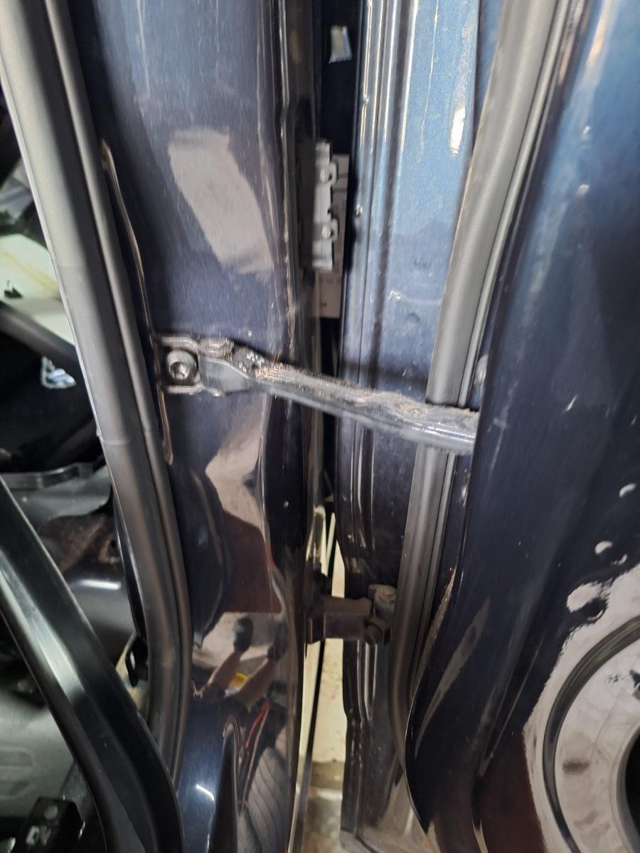 Limitator portiera fata dreapta AUDI Q5 8RB 2008 -> 2.0 TDI quattro CAHA, CGLB, CMGA