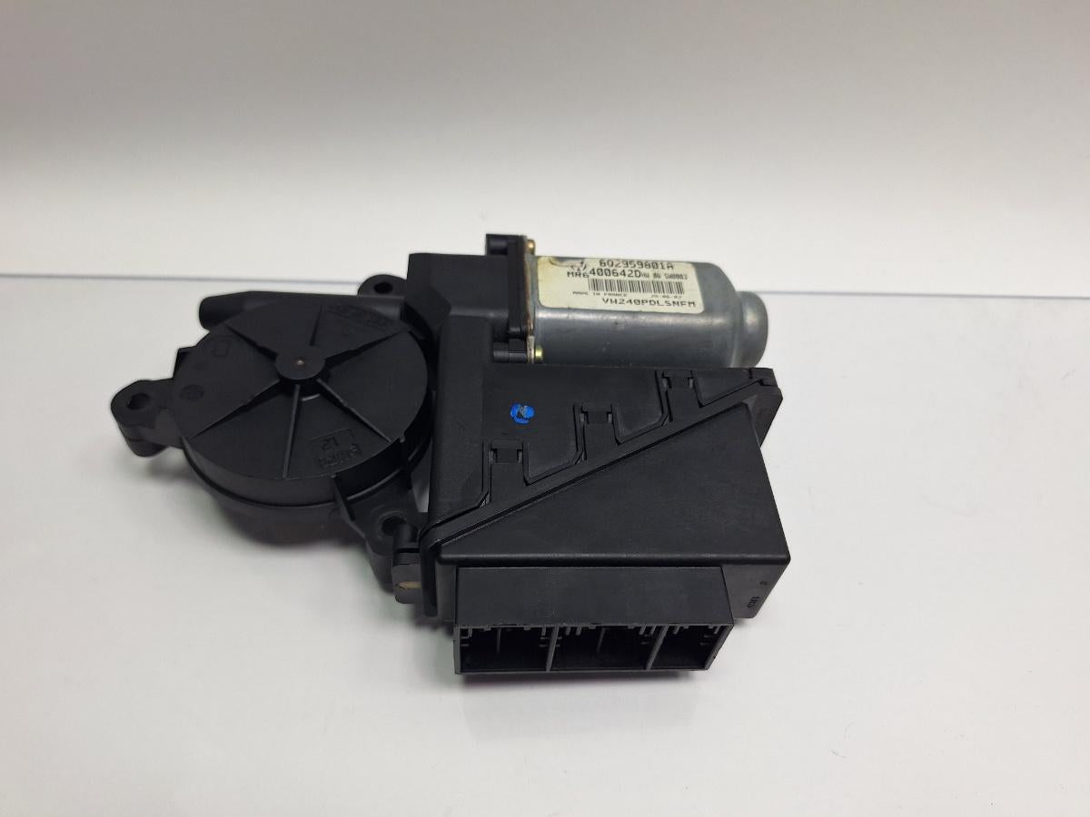 Motoras geam dreapta fata VOLKSWAGEN POLO 9N_ 2001 - 2012 1.4 16V AUA, BBY, BKY 6Q2959801A