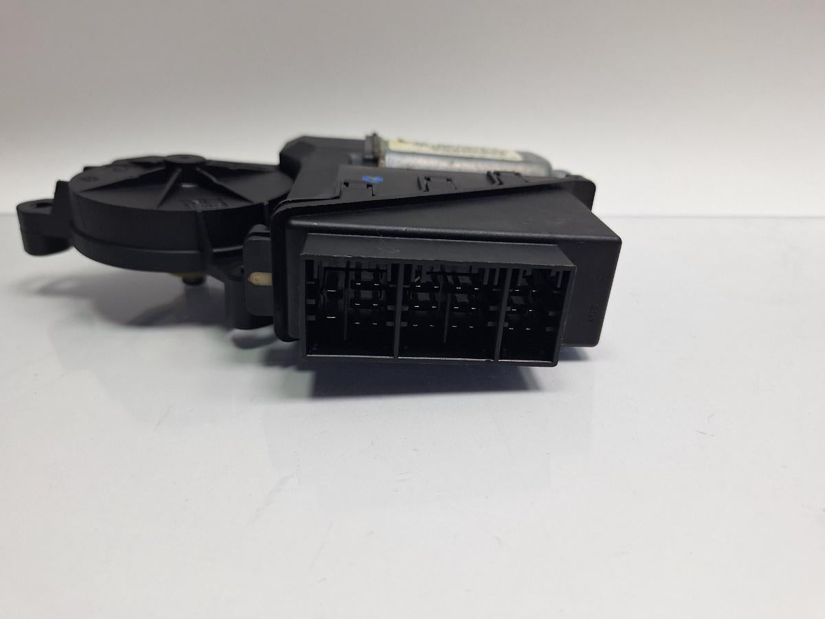 Motoras geam dreapta fata VOLKSWAGEN POLO 9N_ 2001 - 2012 1.4 16V AUA, BBY, BKY 6Q2959801A
