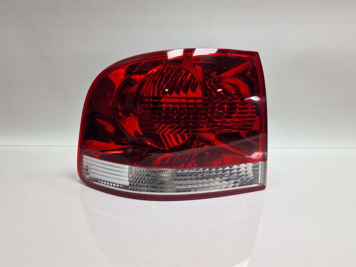 Stop de pe caroserie stanga VOLKSWAGEN TOUAREG 7LA, 7L6, 7L7 2002 - 2013 2.5 R5 TDI BAC, BPE 7L6945095K