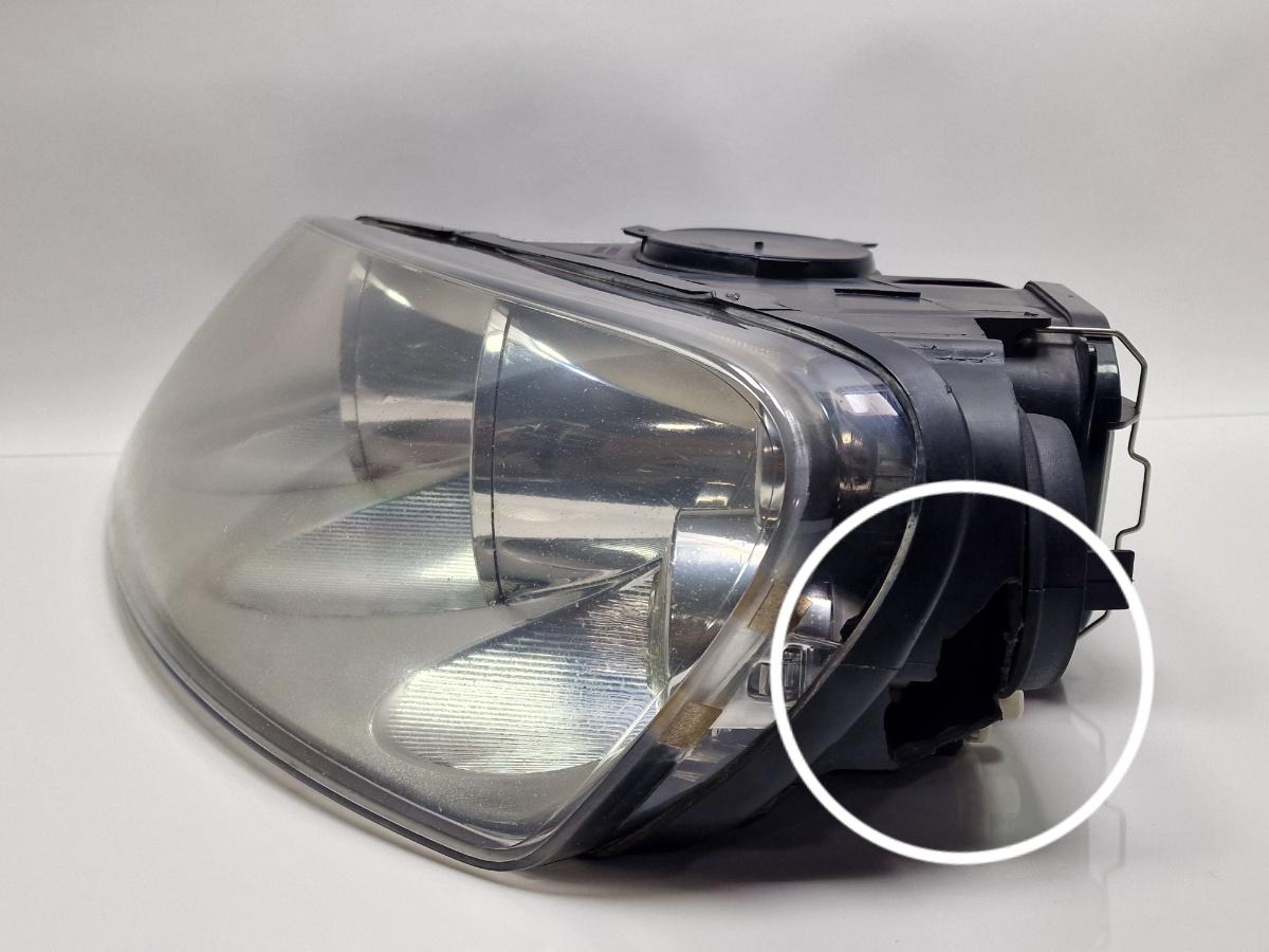 Far halogen stanga VOLKSWAGEN TOUAREG 7LA, 7L6, 7L7 2002 - 2013 2.5 R5 TDI BAC, BPE 7L6941015CE