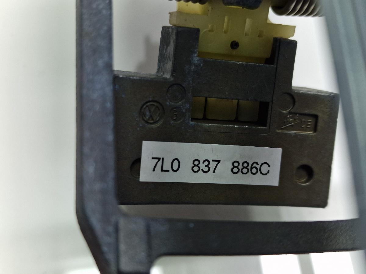 Maner/suport exterior usa dreapta fata VOLKSWAGEN TOUAREG 7LA, 7L6, 7L7 2002 - 2013 albastru LB5S 7L0837886C