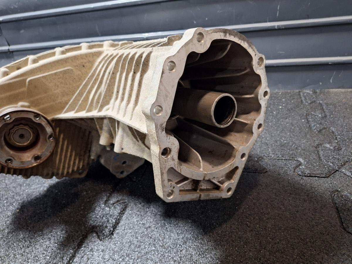 Cutie de transfer VOLKSWAGEN TOUAREG 7LA, 7L6, 7L7 2002 - 2013 2.5 R5 TDI BAC, BPE 0AD341011M