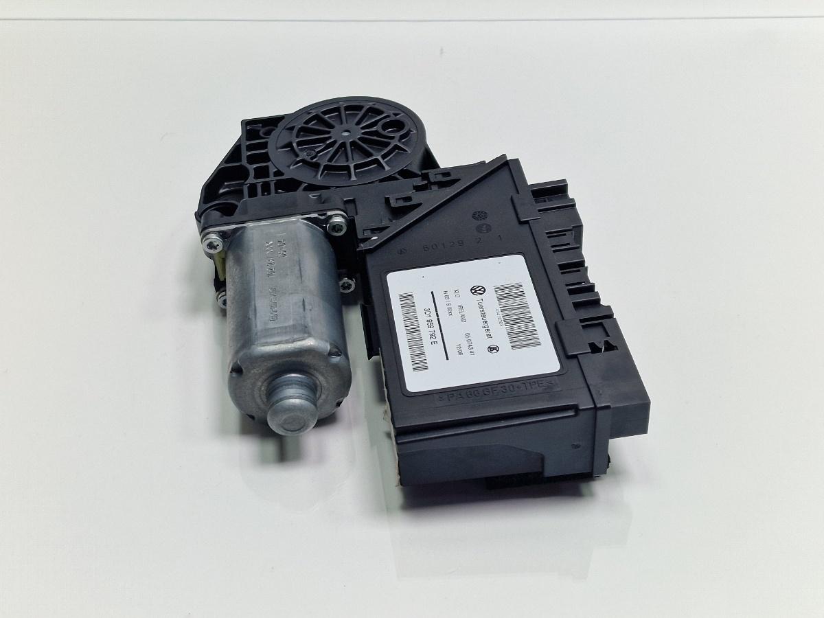 Motoras macara dreapta fata VOLKSWAGEN TOUAREG 7LA, 7L6, 7L7 2002 - 2013 2.5 R5 TDI BAC, BPE BOSCH 0130821765 7L0959702G