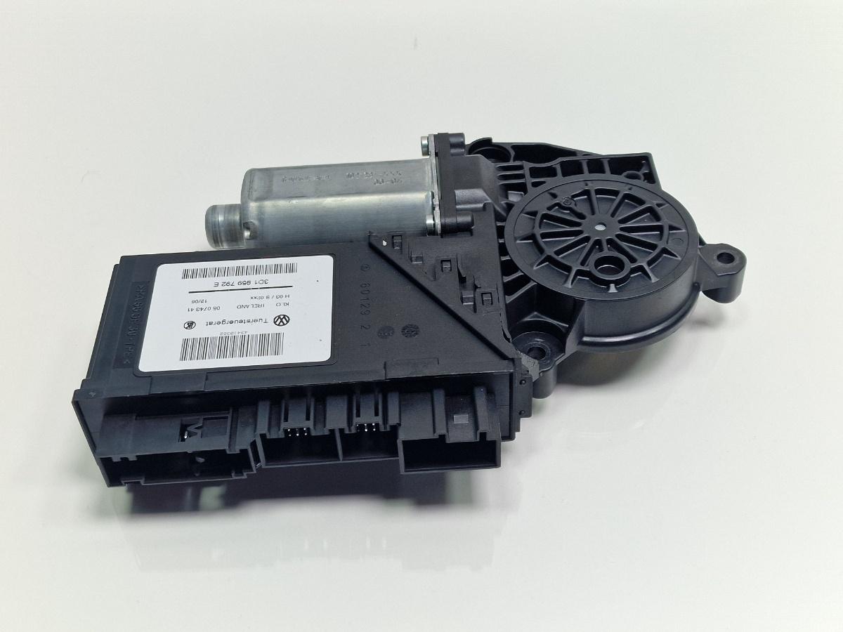 Motoras macara dreapta fata VOLKSWAGEN TOUAREG 7LA, 7L6, 7L7 2002 - 2013 2.5 R5 TDI BAC, BPE BOSCH 0130821765 7L0959702G