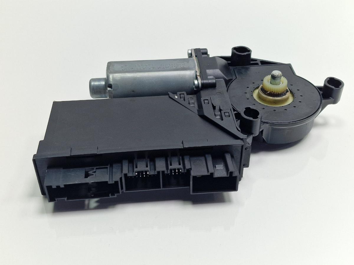 Motoras macara dreapta spate VOLKSWAGEN TOUAREG 7LA, 7L6, 7L7 2002 - 2013 2.5 R5 TDI BAC, BPE BOSCH 0130821764 7L6959704