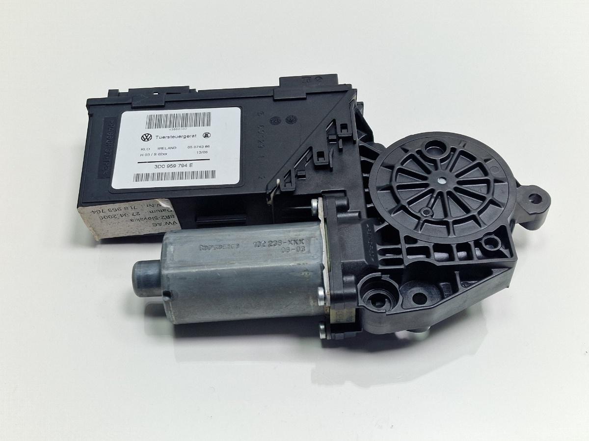Motoras macara dreapta spate VOLKSWAGEN TOUAREG 7LA, 7L6, 7L7 2002 - 2013 2.5 R5 TDI BAC, BPE BOSCH 0130821764 7L6959704
