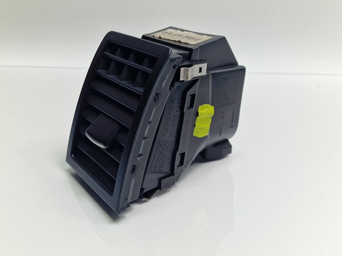 Grila ventilatie laterala panou bord stanga VOLKSWAGEN TOUAREG 7LA, 7L6, 7L7 2002 - 2013 2.5 R5 TDI BAC, BPE 7L6819703J