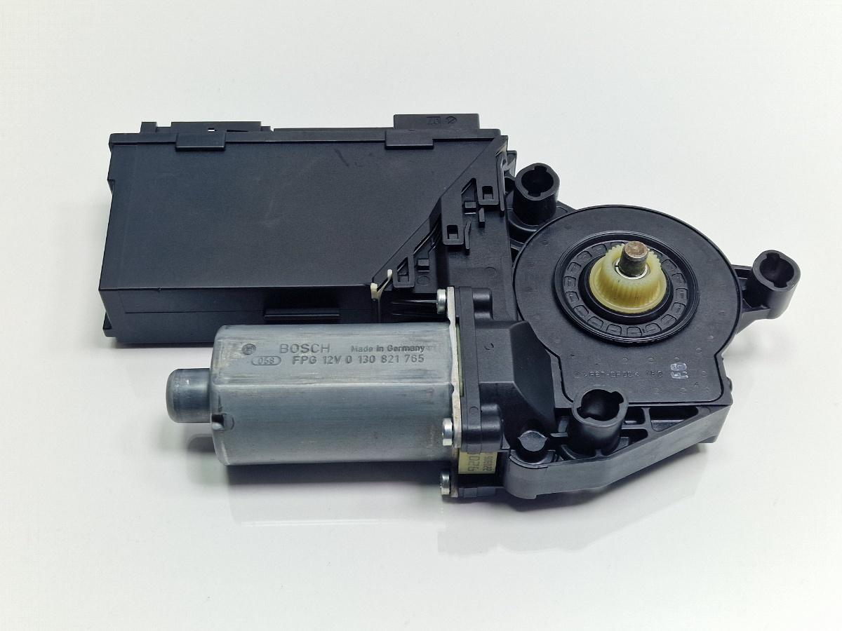 Motoras geam stanga spate VOLKSWAGEN TOUAREG 7LA, 7L6, 7L7 2002 - 2013 2.5 R5 TDI BAC, BPE BOSCH 0130821765 7L6959703