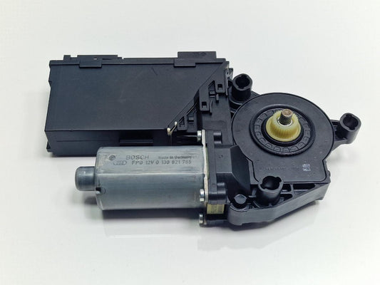 Motoras geam stanga spate VOLKSWAGEN TOUAREG 7LA, 7L6, 7L7 2002 - 2013 2.5 R5 TDI BAC, BPE BOSCH 0130821765 7L6959703