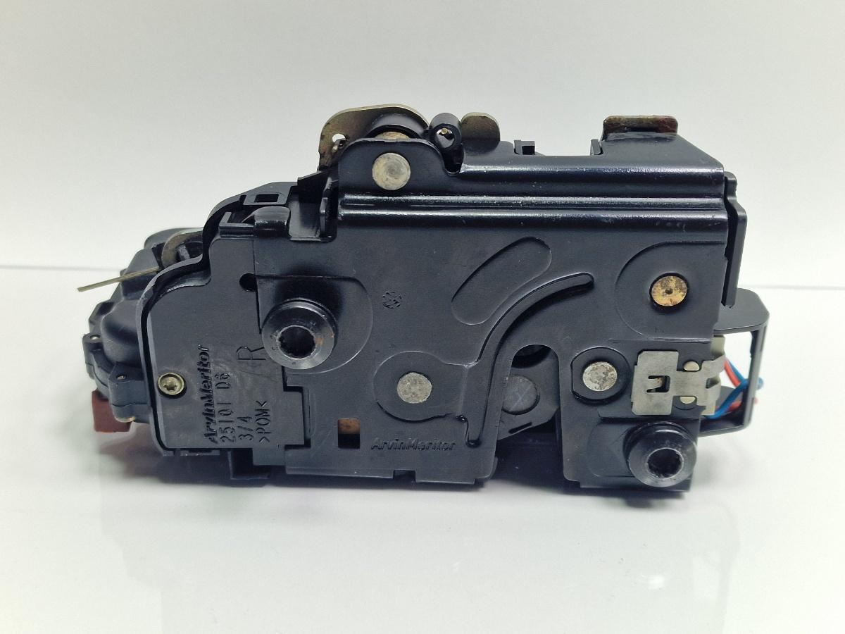 Broasca usa dreapta spate VOLKSWAGEN TOUAREG 7LA, 7L6, 7L7 2002 - 2013 2.5 R5 TDI BAC, BPE 3D4839016