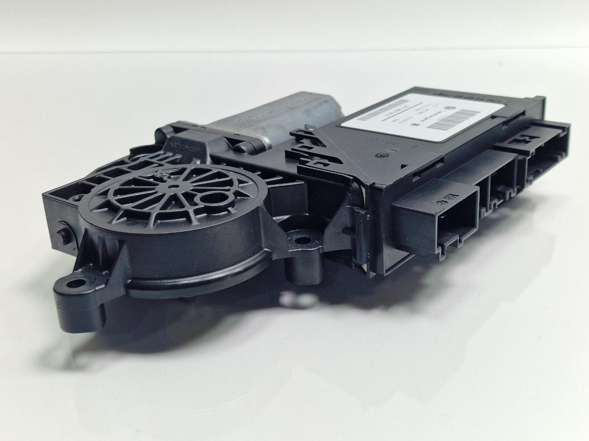 Broasca usa stanga fata VOLKSWAGEN TOUAREG 7LA, 7L6, 7L7 2002 - 2013 2.5 R5 TDI BAC, BPE BOSCH 0130821764 7L0959701G