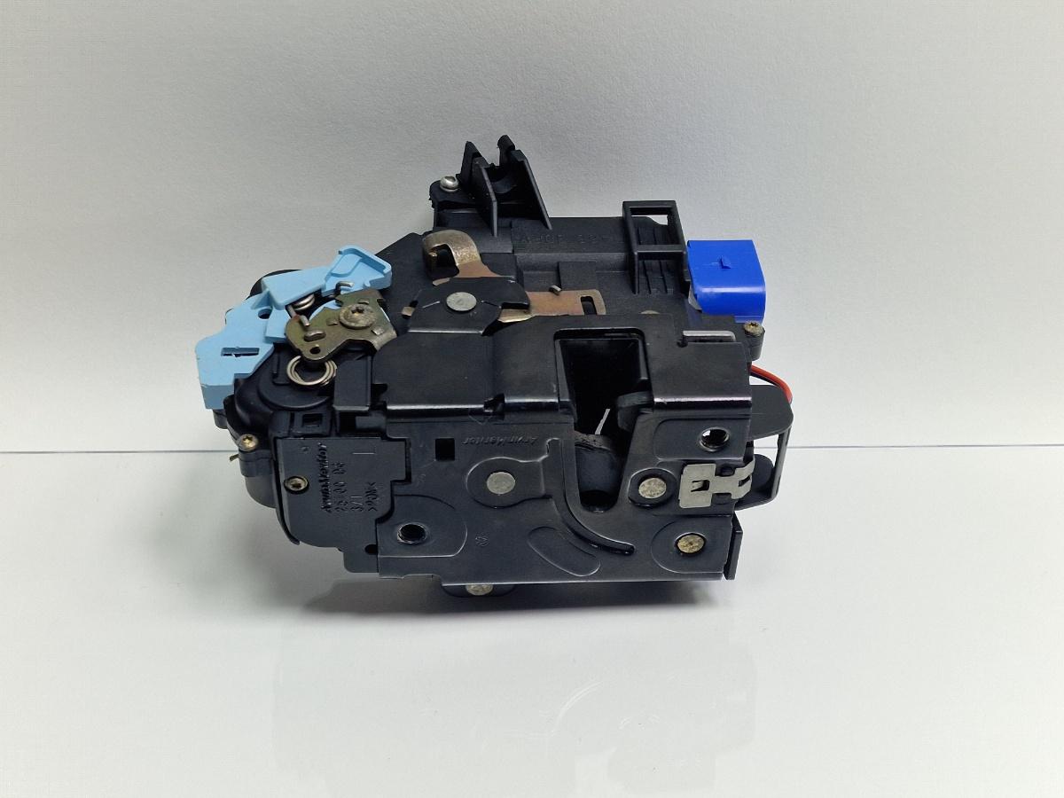 Broasca usa stanga fata VOLKSWAGEN TOUAREG 7LA, 7L6, 7L7 2002 - 2013 2.5 R5 TDI BAC, BPE 3D1837015
