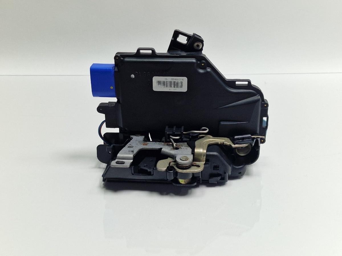 Broasca usa stanga fata VOLKSWAGEN TOUAREG 7LA, 7L6, 7L7 2002 - 2013 2.5 R5 TDI BAC, BPE 3D1837015