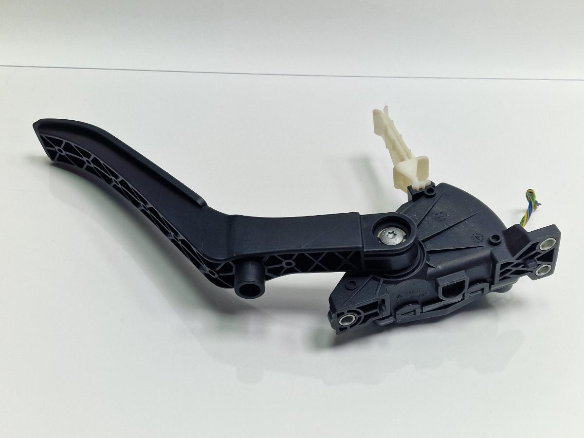 Pedala acceleratie VOLKSWAGEN TOUAREG 7LA, 7L6, 7L7 2002 - 2013 2.5 R5 TDI BAC, BPE 7L6721507
