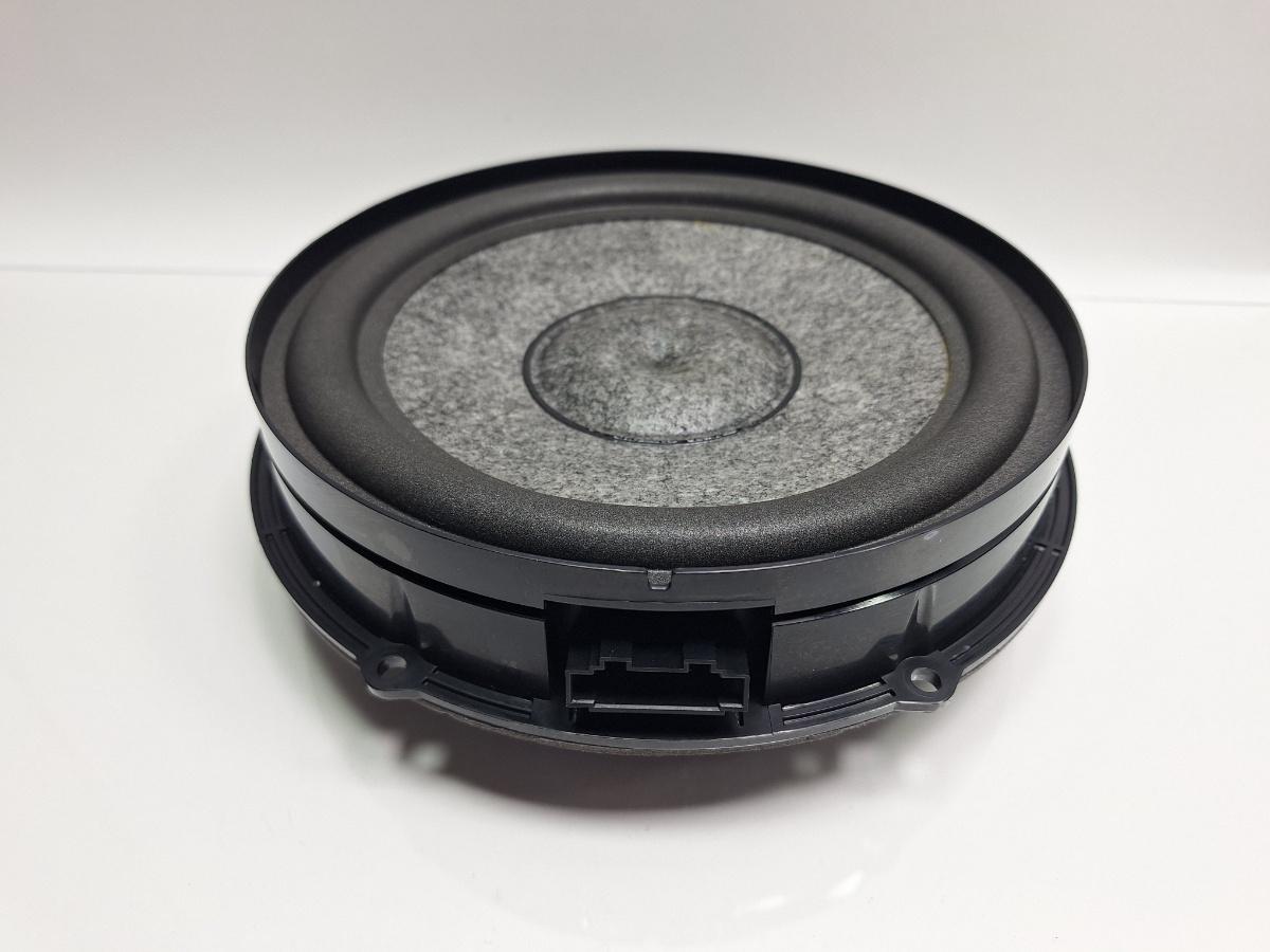 Difuzor portiera VOLKSWAGEN TOUAREG 7LA, 7L6, 7L7 2002 - 2013 2.5 R5 TDI BAC, BPE 7E0035411A