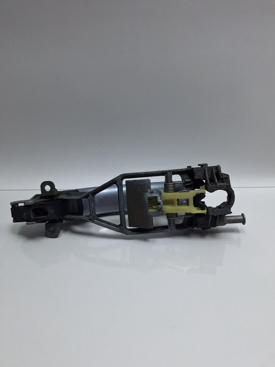 Maner exterior portiera stanga fata VOLKSWAGEN TOUAREG 7LA, 7L6, 7L7 2002 - 2013 2.5 R5 TDI BAC, BPE 7L0839885A