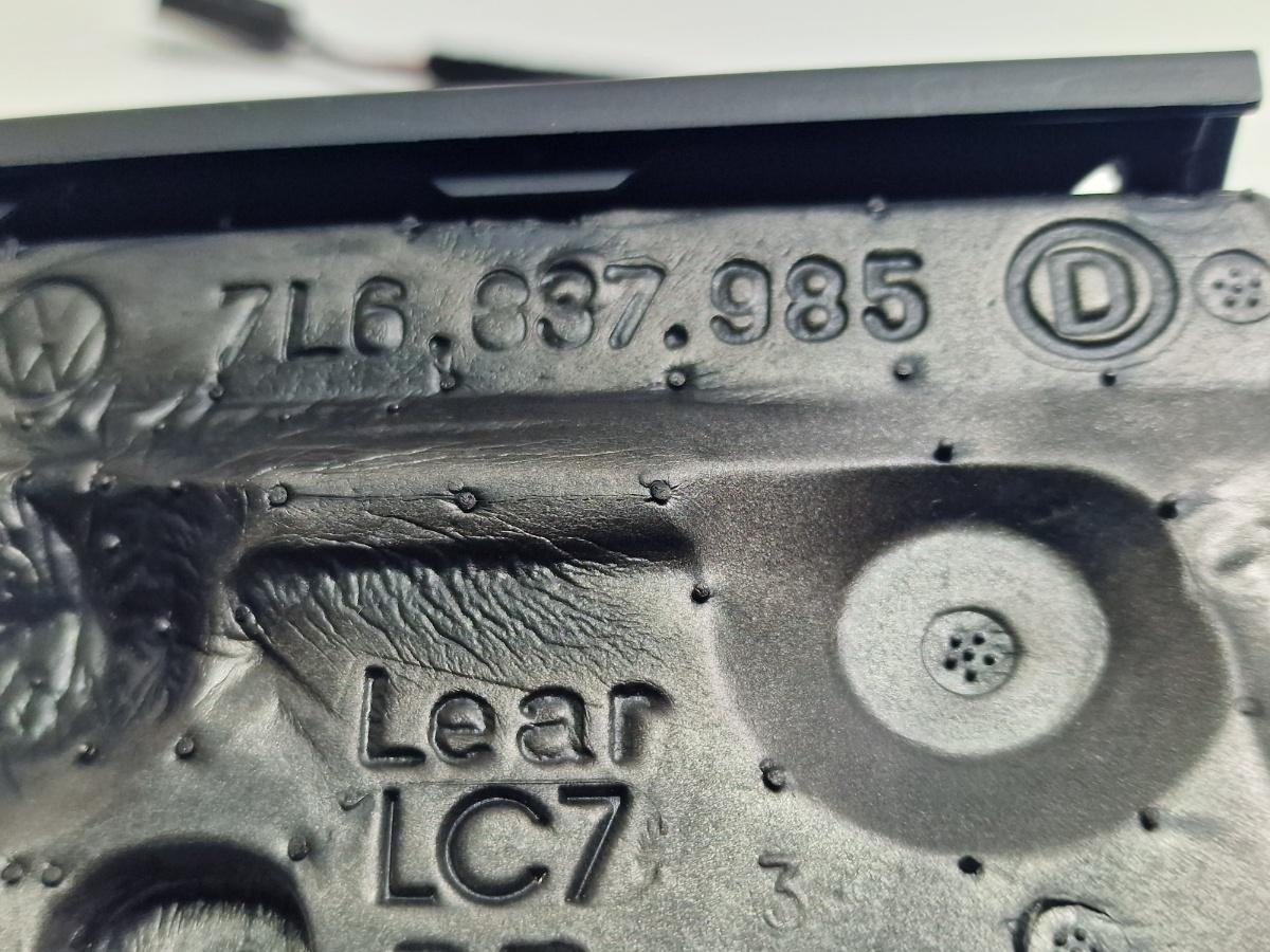 Difuzor lateral stanga fata VOLKSWAGEN TOUAREG 7LA, 7L6, 7L7 2002 - 2013 2.5 R5 TDI BAC, BPE 7L6837985D