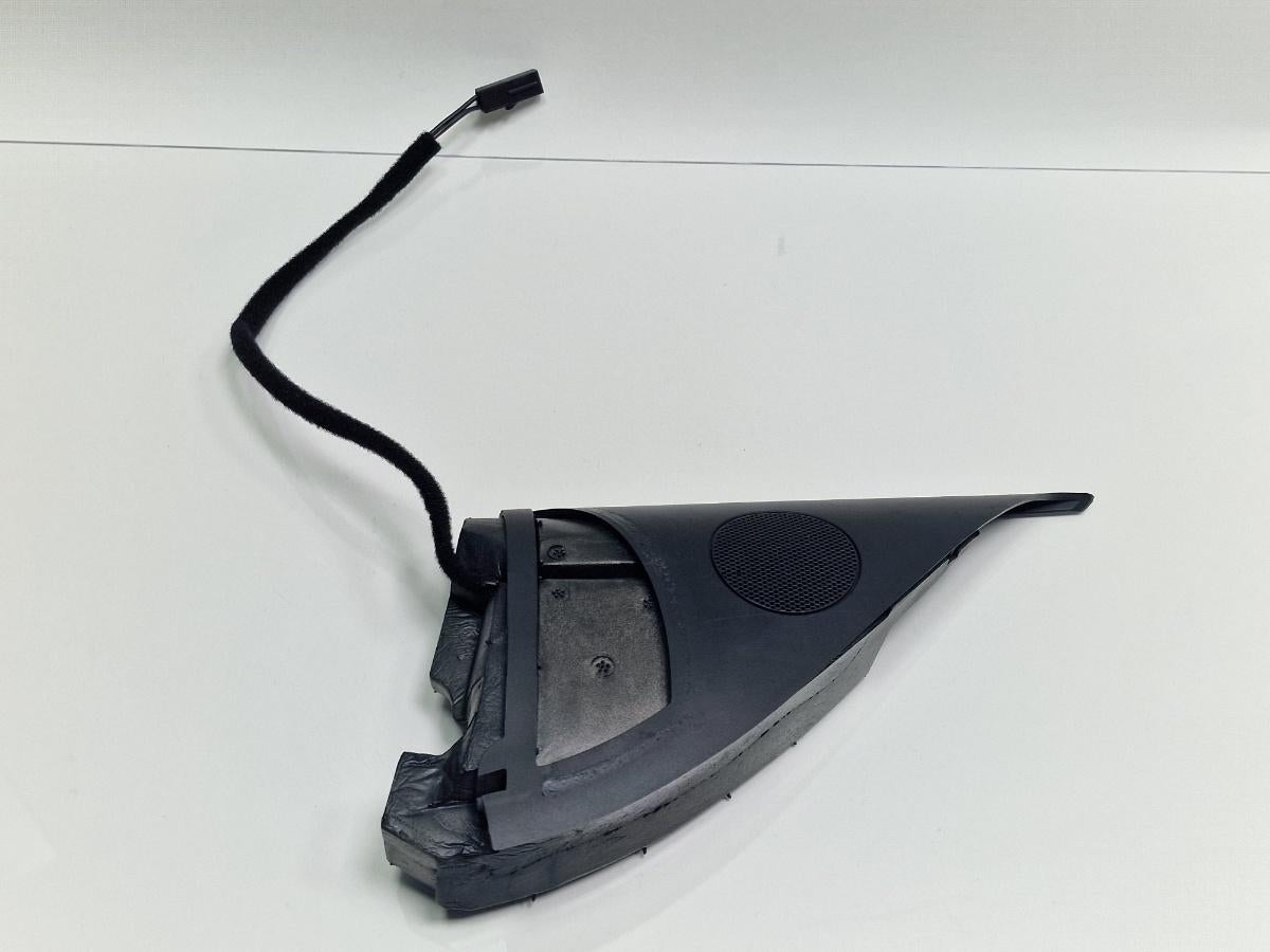 Difuzor lateral stanga fata VOLKSWAGEN TOUAREG 7LA, 7L6, 7L7 2002 - 2013 2.5 R5 TDI BAC, BPE 7L6837985D