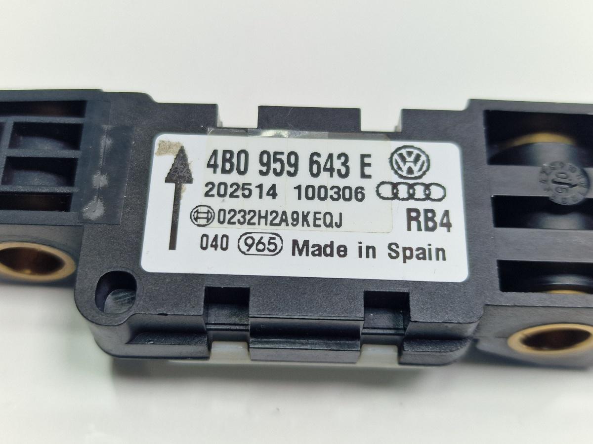 Senzor impact airbag VOLKSWAGEN TOUAREG 7LA, 7L6, 7L7 2002 - 2013 2.5 R5 TDI BAC, BPE 4B0959643E